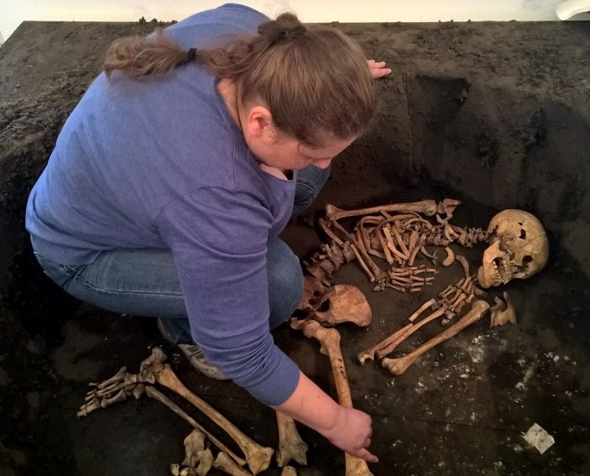 Aranžování hrobu ženy z eneolitu, Muzeum Komenského v Přerově